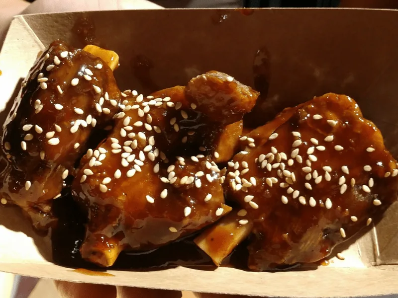 riblets with sesame seeds 